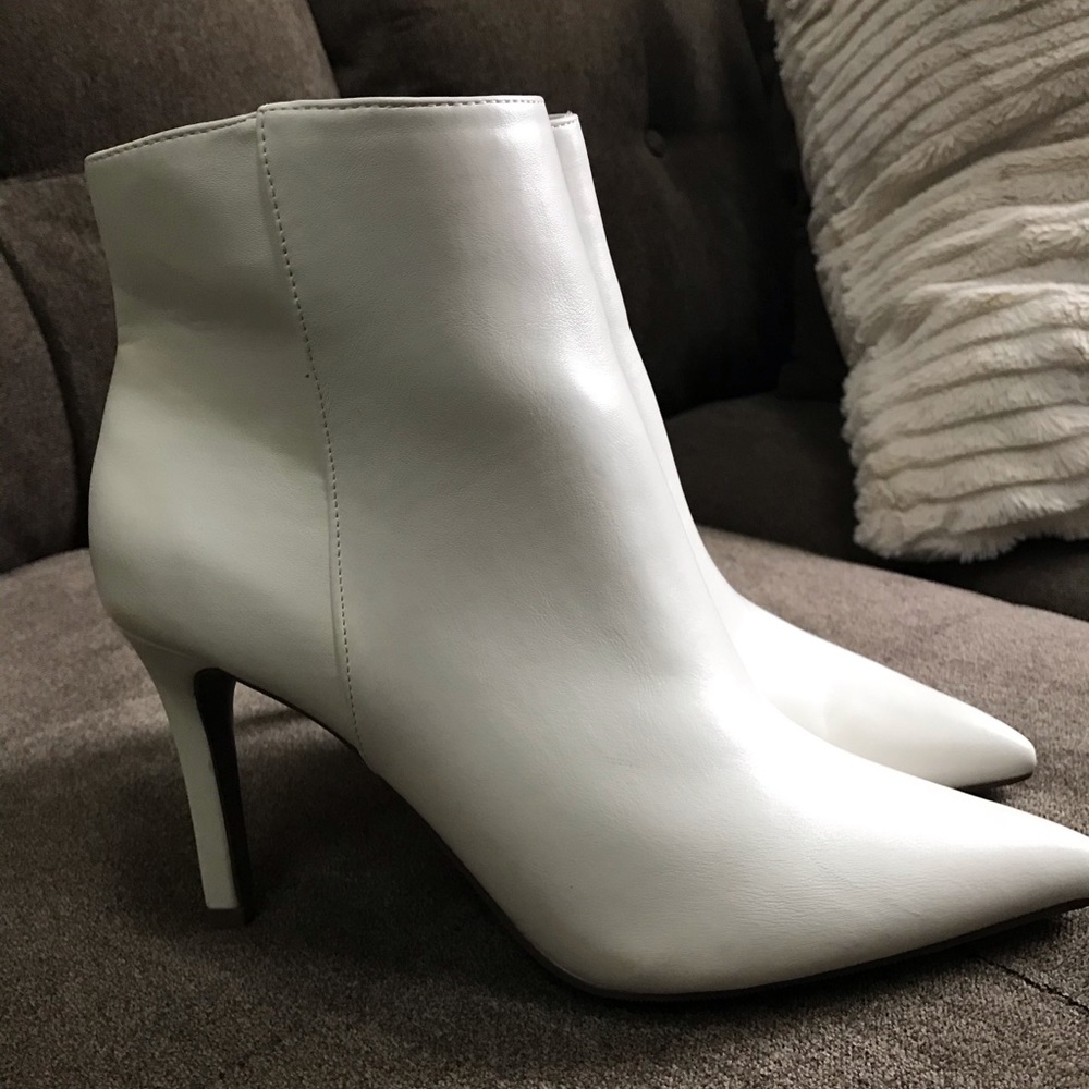 SALE UNTIL 2/12! Forever21 White ankle booties